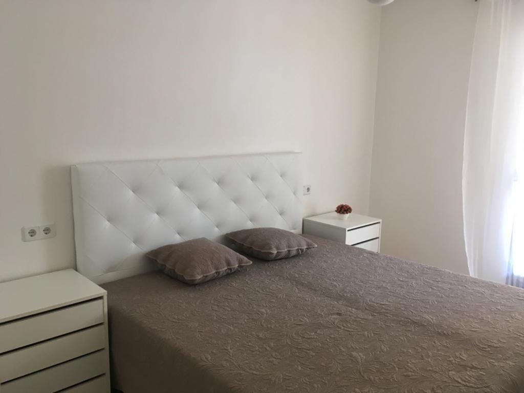 2-Bedroom And Living Room Apartment Near Campoamor Beach Exterior foto